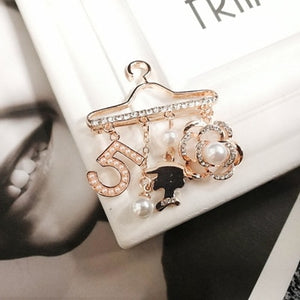 Camellia  Luxury Brand jewlery  style flowers Lapel Pins No 5 pearls Brooches flower Broche Broach Jewelry for Women