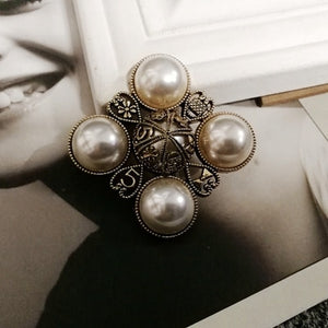 Camellia  Luxury Brand jewlery  style flowers Lapel Pins No 5 pearls Brooches flower Broche Broach Jewelry for Women