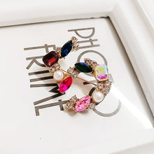 Load image into Gallery viewer, Camellia  Luxury Brand jewlery  style flowers Lapel Pins No 5 pearls Brooches flower Broche Broach Jewelry for Women