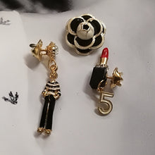Load image into Gallery viewer, Camellia  Luxury Brand jewlery  style flowers Lapel Pins No 5 pearls Brooches flower Broche Broach Jewelry for Women