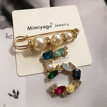 Load image into Gallery viewer, Camellia  Luxury Brand jewlery  style flowers Lapel Pins No 5 pearls Brooches flower Broche Broach Jewelry for Women