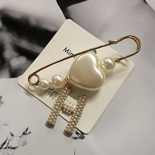 Load image into Gallery viewer, Camellia  Luxury Brand jewlery  style flowers Lapel Pins No 5 pearls Brooches flower Broche Broach Jewelry for Women