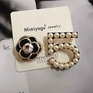 Camellia  Luxury Brand jewlery  style flowers Lapel Pins No 5 pearls Brooches flower Broche Broach Jewelry for Women